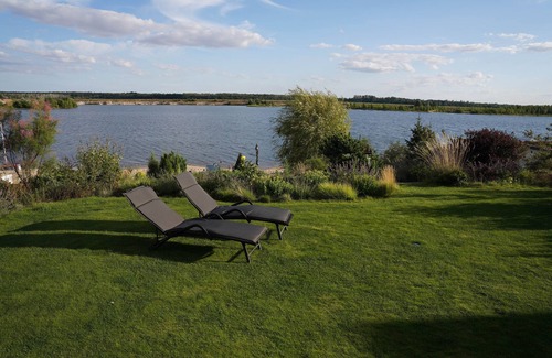 Lobnitz Maison | Cozy vacation home on the beautiful Mühlfeldsee with private beach, sauna and fireplace
