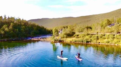 Narvik Maison | Cozy Valley Retreat by River, Lake and Muntains