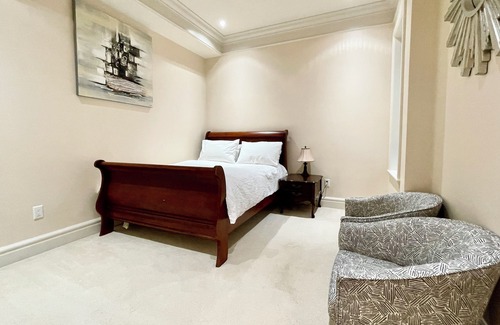 Oakridge Maison | Cozy Vancouver Luxury Guest House close to everything!