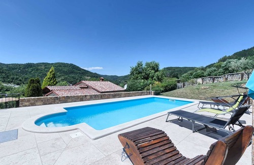Gologoricki Dol Villa | Villa confortable avec piscine en pleine nature