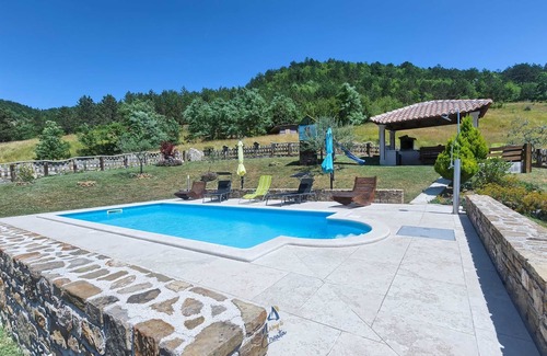 Gologoricki Dol Villa | Villa confortable avec piscine en pleine nature