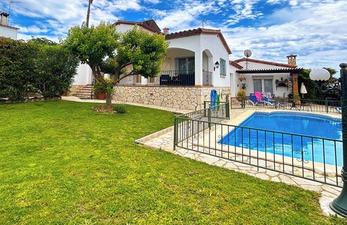 Calonge Villa | Villa confortable avec piscine et grand jardin. offre 01 / 06-08 / 06/19