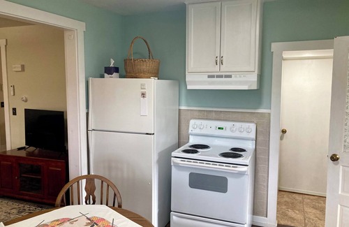Cocolamus Maison | Cozy Vintage farmhouse in walking distance to Faylor Lake disc golf park.