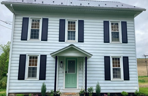 Cocolamus Maison | Cozy Vintage farmhouse in walking distance to Faylor Lake disc golf park.