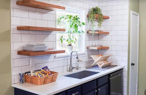Copperfield Maison | Cozy Walnut Creek Home in Austin