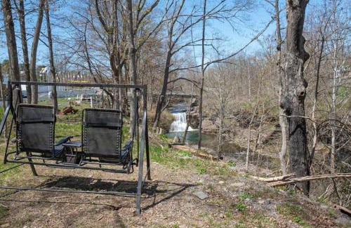 East Durham Maison | Cozy Waterfall BnB - Close To Mountains and Hikes