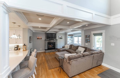 Seaford Maison | Cozy Waterfront ~ 2 fireplaces & hot cocoa!