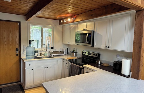 Eatonville Cabine | Cozy Waterfront Cabin on Ohop Lake in Eatonville