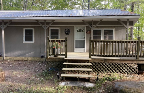 Bridgton Cabine | Cozy waterfront peaceful and private camp; new outdoor shower & family room