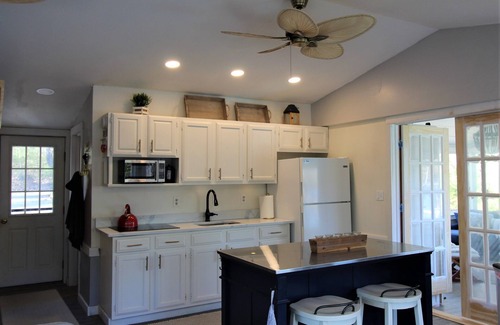 Lyman Maison | Cozy Waterfront cottage with Private dock- dog friendly!