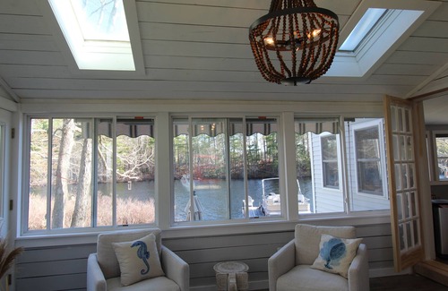 Lyman Maison | Cozy Waterfront cottage with Private dock- dog friendly!