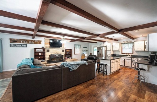 Doniphan Maison | Cozy Waterfront Getaway ~ Private Dock ~ Doniphan