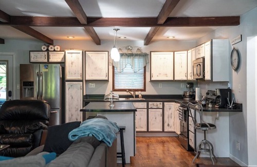 Doniphan Maison | Cozy Waterfront Getaway ~ Private Dock ~ Doniphan