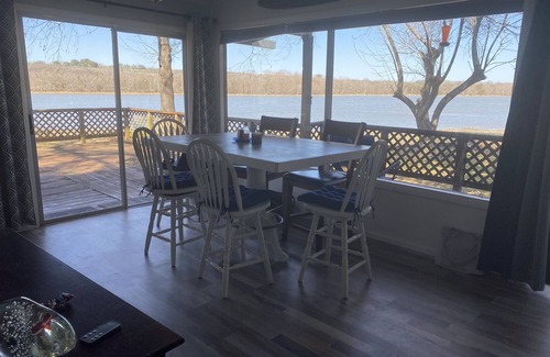 Dinero Maison | Bord de l'eau confortable Lake House