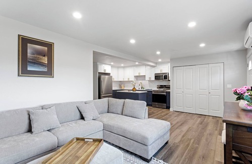 Des Moines Maison | Cozy Waterfront Stay – 2BR Just Minutes from Local Eats & Marina Life