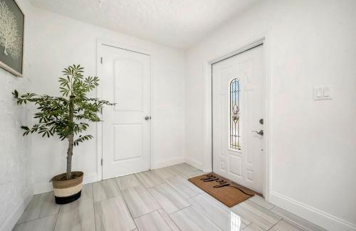 Flamingo Parks Maison | Cozy West Palm Beach Home l 10min to Municipal Beach and more!
