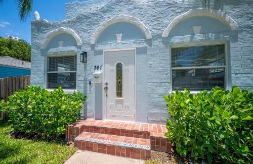 Flamingo Parks Maison | Cozy West Palm Beach Home l 10min to Municipal Beach and more!