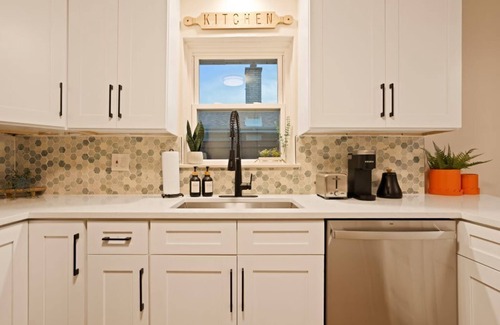 Hillside Maison | Cozy Westchester Retreat Near Chicago & Parks | LCP Collection