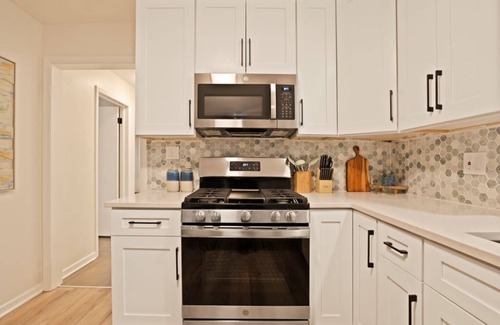 Hillside Maison | Cozy Westchester Retreat Near Chicago & Parks | LCP Collection