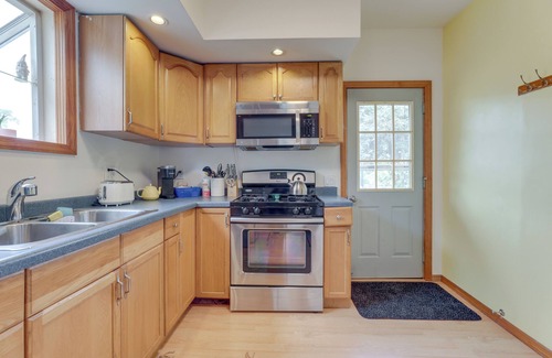 Westmont Maison | Cozy Westmont Home: Walk to Metra Station!