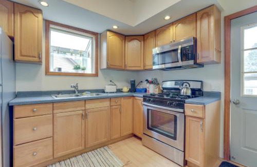 Westmont Maison | Cozy Westmont Home Walk to Metra Station!