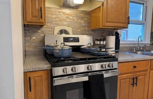 Hempstead Maison | COZY/WI-FI/King bed/Family-Pet friendly/3 bed
