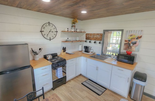 Moulton Cabine | Cozy Wildflower Cabin on a True Texas Ranch!