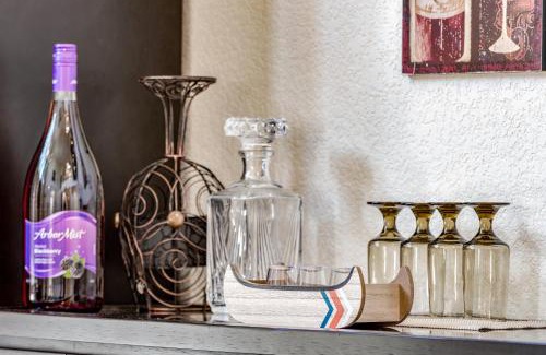 Aurora Maison | Cozy Winter Escape Scenic View, Luxury, Pool Tabl
