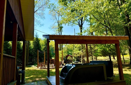 Mill Run Cabine | Cozy Cabin Ohiopyle Getaway See the Stars in the New Hot Tub & Beautiful Firepit