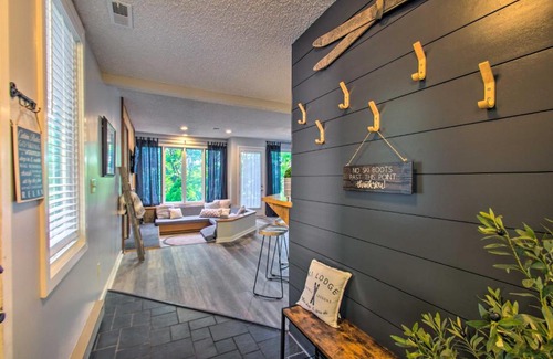 Nellysford Maison | Cozy Wintergreen Home with Balcony and Fireplace!
