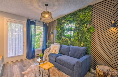 Nellysford Maison | Cozy Wintergreen Home with Balcony and Fireplace!