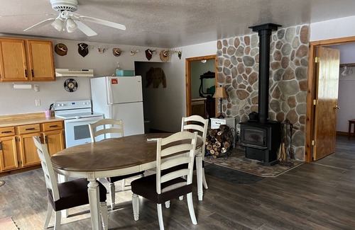 Fremont Cabine | Cozy Woodland Cabin Retreat in Fremont, WI