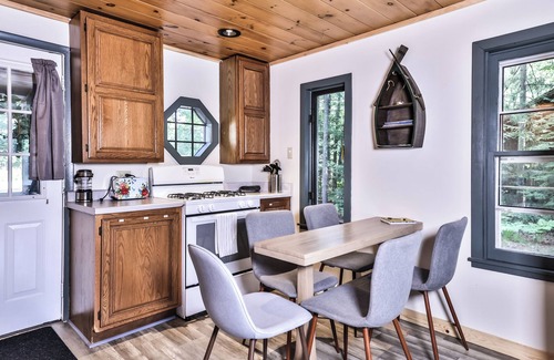 Arbor Vitae Cabine | Cozy Year Round Lakefront Cabin- Family & Dog friendly- Private Dock