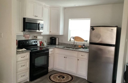 MacGregor Appartement | " Red Barn Loft" Cozy 2-bedroom apartment-AC, WiFi in Houston. One mile from UH.