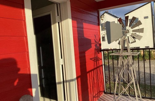 MacGregor Appartement | " Red Barn Loft" Cozy 2-bedroom apartment-AC, WiFi in Houston. One mile from UH.