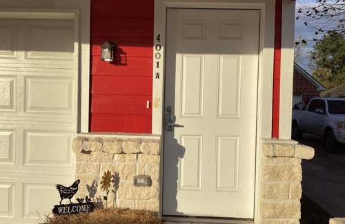 MacGregor Appartement | " Red Barn Loft" Cozy 2-bedroom apartment-AC, WiFi in Houston. One mile from UH.