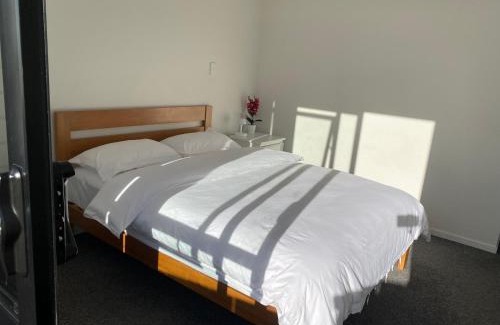 Auckland Maison | CozyNest4-private entrance and bath