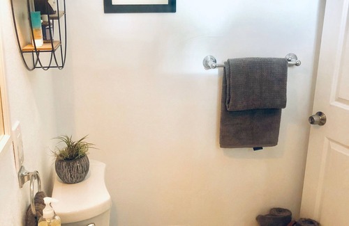 Redwood Heights Appartement | CozyOaks Studio - Charming cottage in woodsy Oakland with WiFi access