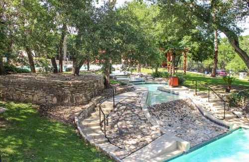 Barton Hills Appartement | CozySuites 2BR Apartment Skyline Barton Creek 474