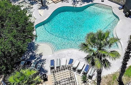Barton Hills Appartement | CozySuites 2BR Apartment Skyline Barton Creek 474
