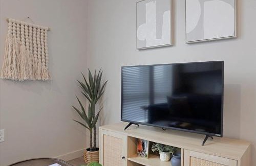 Lower Lawrenceville Appartement | CozySuites Dream SDO, Lawrenceville