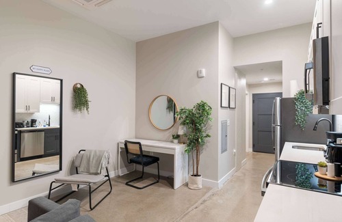 Downtown Cincinnati Appartement | CozySuites Modern 1BR | OTR District #03