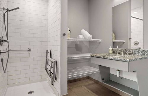 Cultural District Appartement | CozySuites Modern 1BR in Downtown Pitts #4