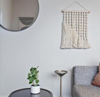 Lower Lawrenceville Appartement | CozySuites Roomy 1BR, Lawrenceville