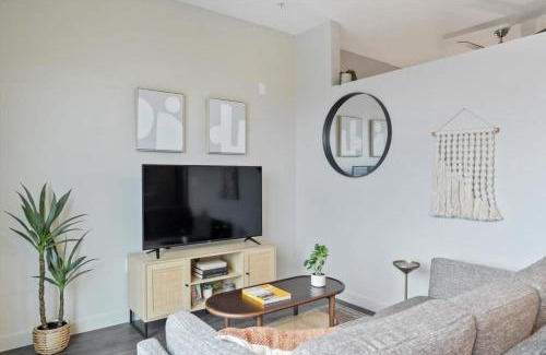 Lower Lawrenceville Appartement | CozySuites Roomy 1BR, Lawrenceville