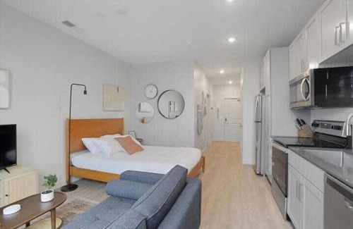 Lower Lawrenceville Appartement | CozySuites Spacious SDO, Lawrenceville