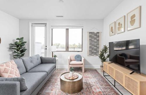 Meridian-Kessler Appartement | CozySuites Spacious 2BR at Meridian Kessler