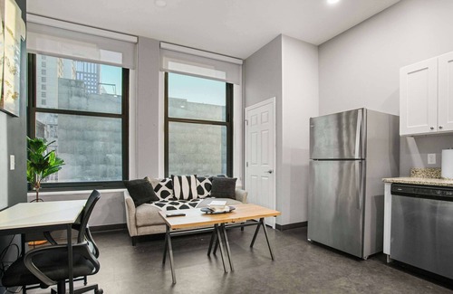 Cultural District Appartement | CozySuites Stunning 1BR in Downtown Pitts 40