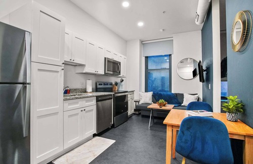 Cultural District Appartement | CozySuites Stunning 1BR in Downtown Pitts 41
