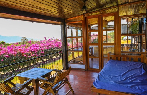 Santa Barbara de Heredia Maison | 2 Bedroom, 2 Bath Office, Open Floor Plan on beautiful coffee farm